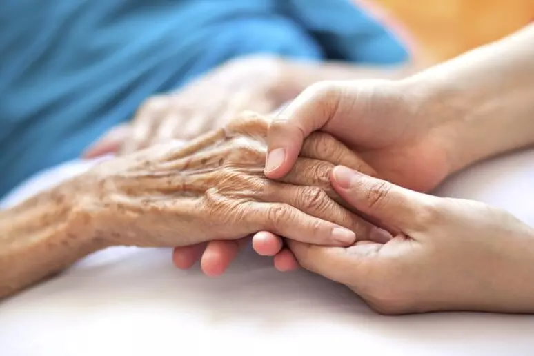 Ambito Territoriale Sociale di Lecce: Avviso pubblico a sportello per l'accesso a un contributo una tantum per il riconoscimento del valore sociale ed economico dell'attività di cura non professionale del caregiver familiare.  (Annualità 2024). D.G.R. 1092/2025 E A.D. 1515/2025
